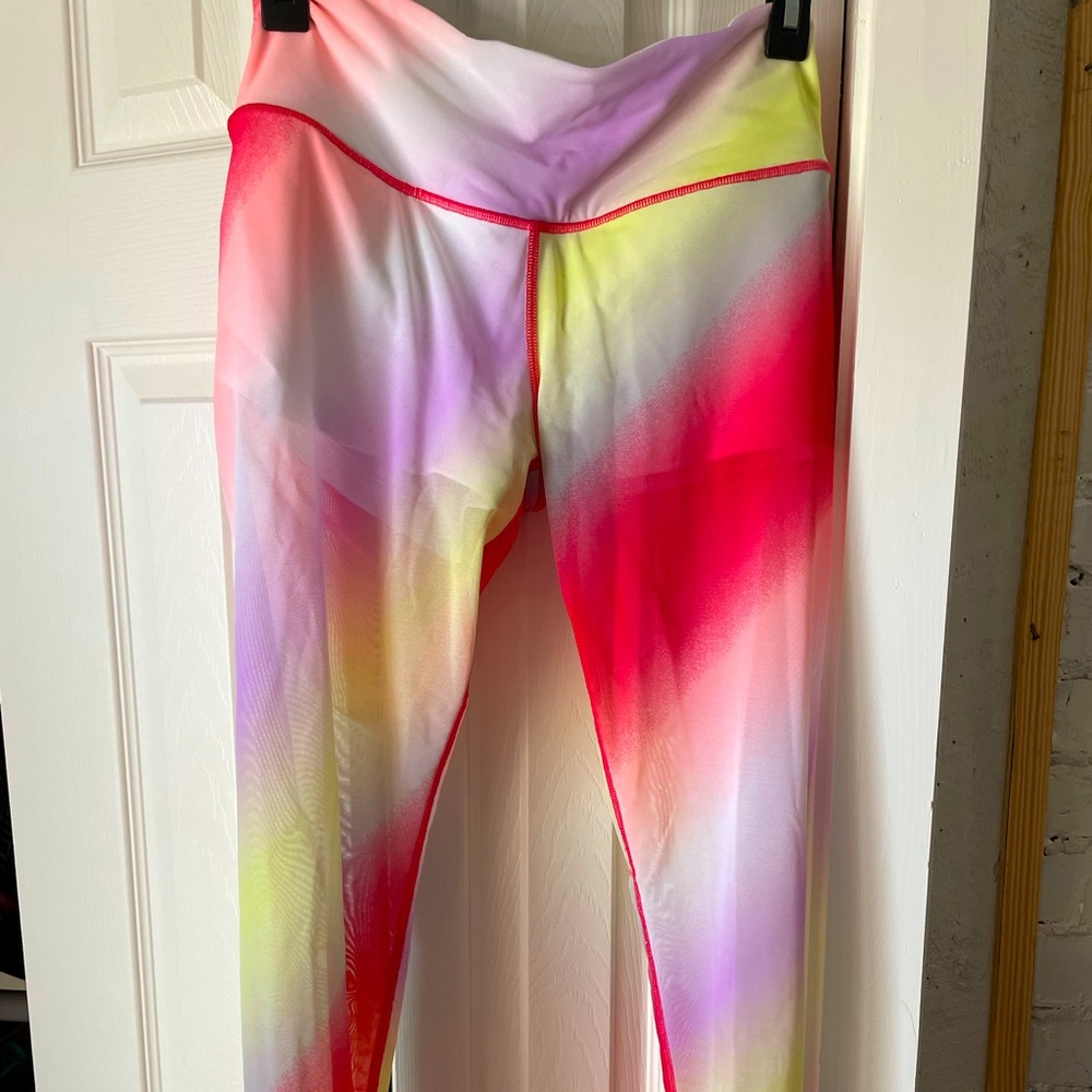 VSX size M. Excellent condition. Sports leggings with mesh.